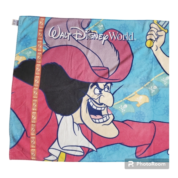 Disney Exclusive Peter Pan & Hook Beach Towel - Picture 2 of 6